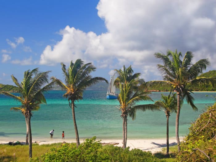 Sailing holidays in Grenadines