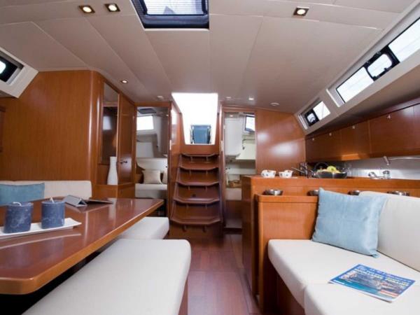 Beneteau Oceanis 37